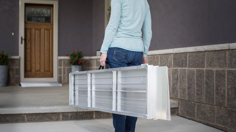 bifold-ramp-carrying